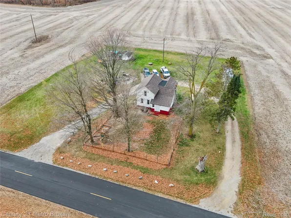 1102 Wellsville Hwy, Palmyra, MI 49268