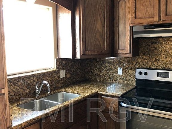 4th image of 304 W Amy Dr