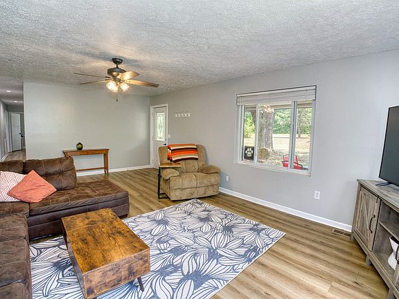 4th image of 16475 Dawson Rd