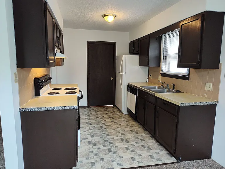 609 Sycamore Cir #1-4 — Photo 5