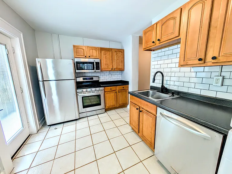 199 Lowry St NE — Photo 14