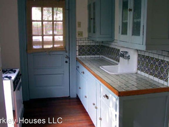 3rd image of 1001 W 22nd St #8696782
