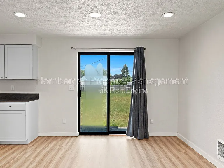 1609 E 1st Ave — Photo 8
