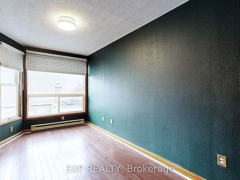 15 Colborne St E — Photo 24