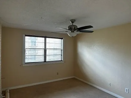 5820 N Church Ave #221 — Photo 3