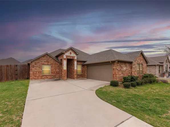 724 Adams St, Waxahachie, TX 75165