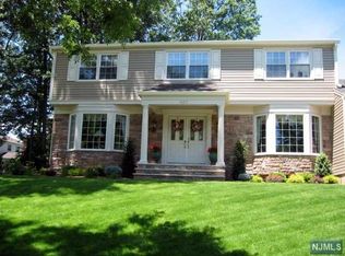 820 Ellis Pl, Oradell, NJ 07649