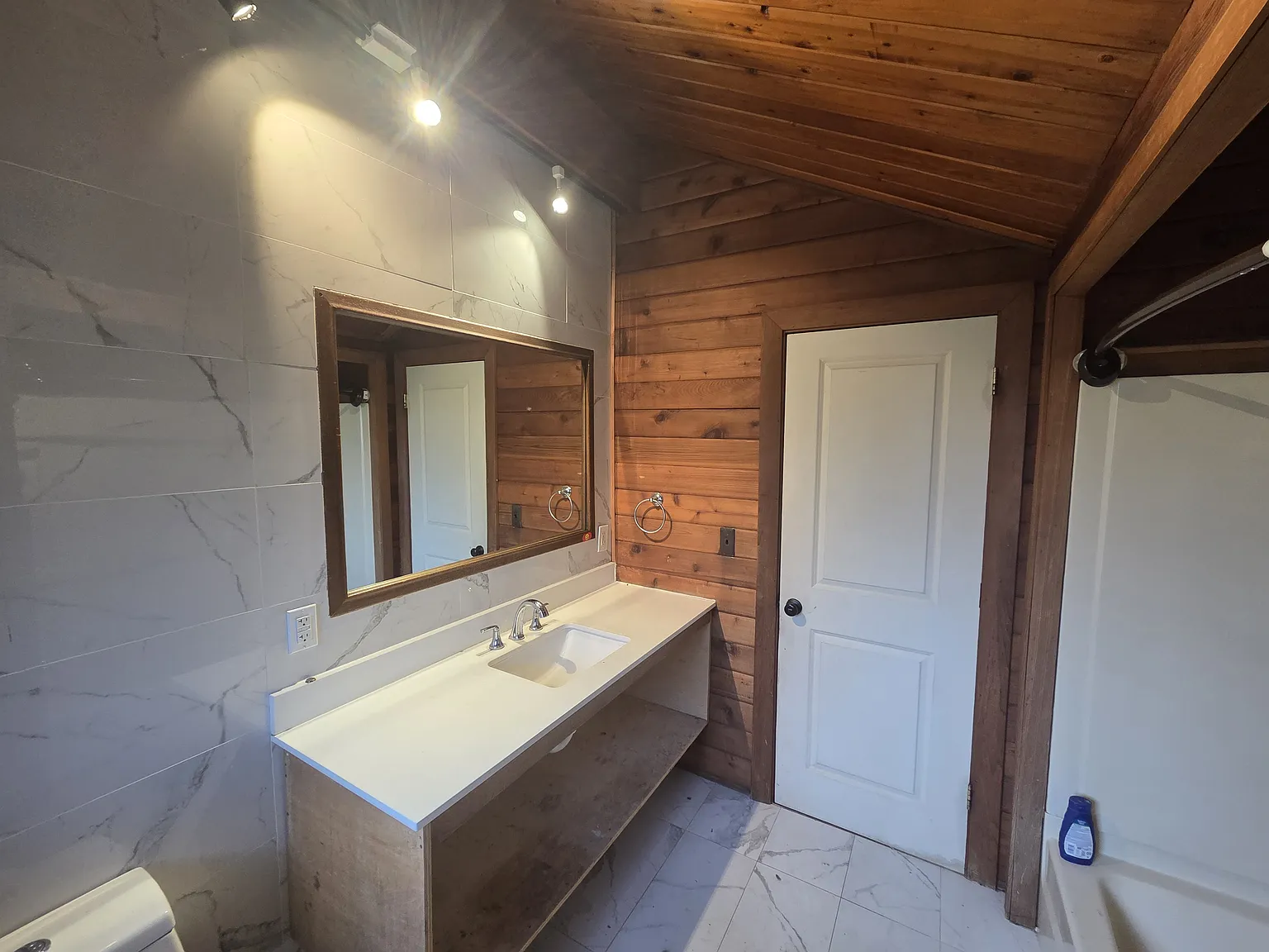 4 bed, 2240 sqft, $3,650 — Photo 3