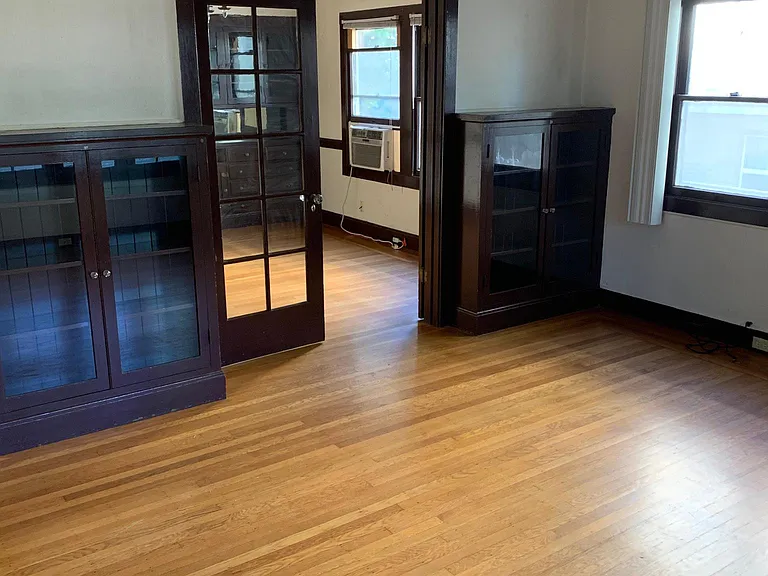 2314 E St — Photo 2