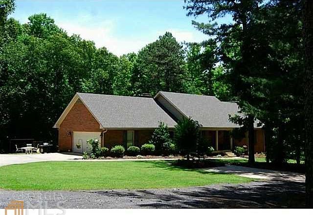Perfectly maintained spotless home on 4.61 acres! Between Canton & Cumming!