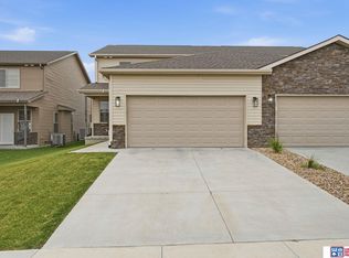 5018 W Hillsboro Dr, Lincoln, NE 68528