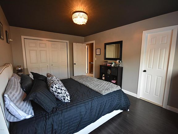 4th image of 18 Meadow Ct