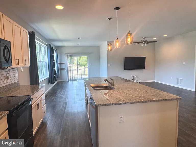 148 Grissom Dr — Photo 2