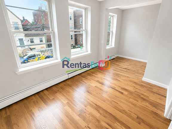 2nd image of 529 E Jersey St #2A