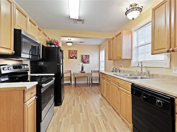 3rd image of 6210 Music St