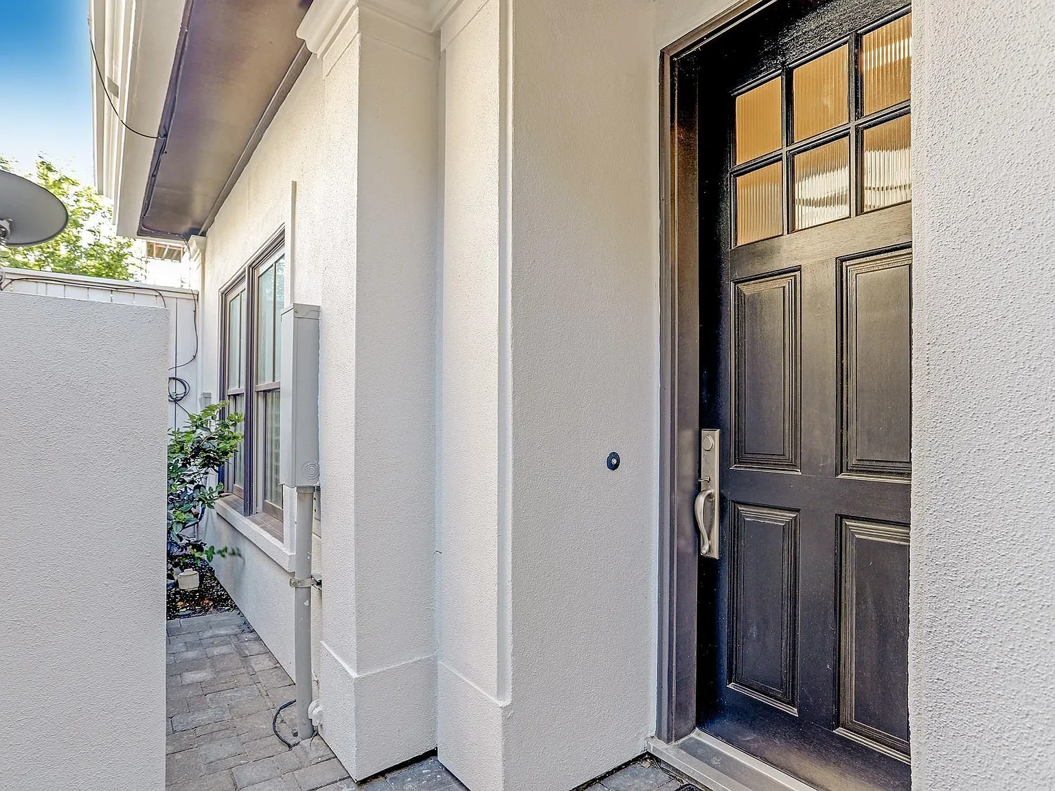 3 bed, 3.5 bath, 2566 sqft, $3,580 — Photo 4