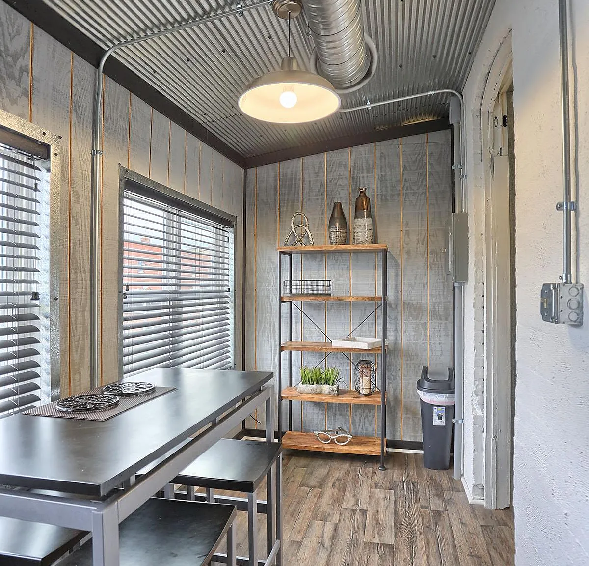 120 W Market St — Photo 3