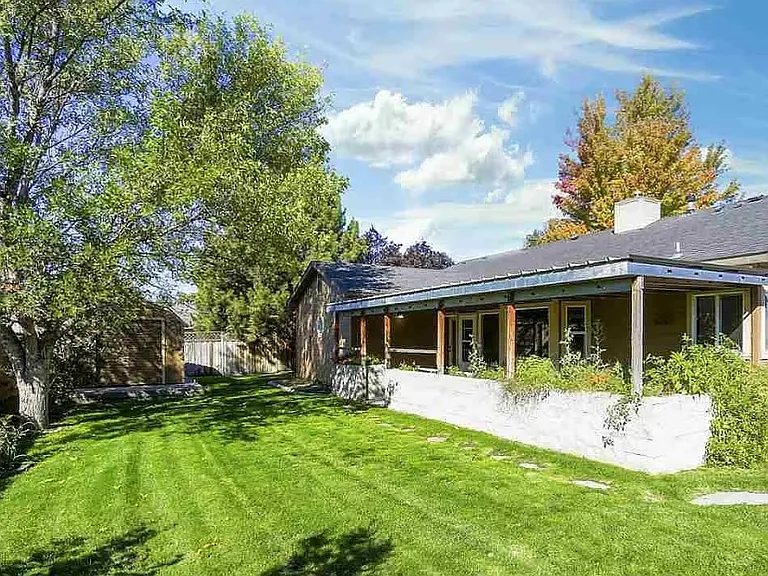 2497 W Willard St — Photo 8