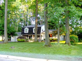15 Fairfield Dr, Fairport, NY 14450