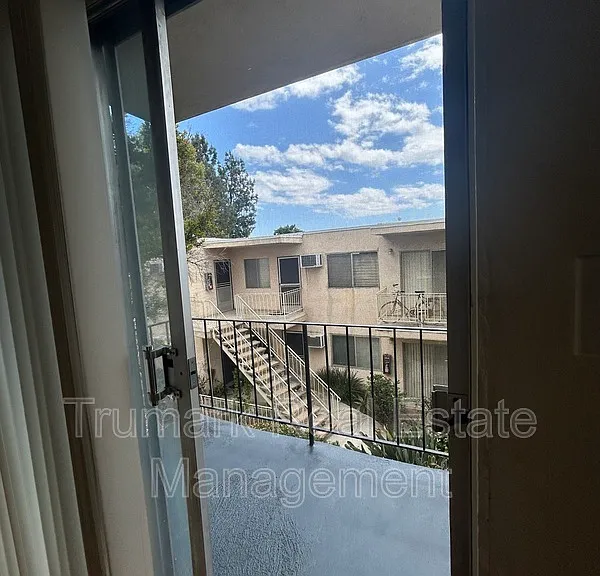 321 E Tujunga Ave #J — Photo 11