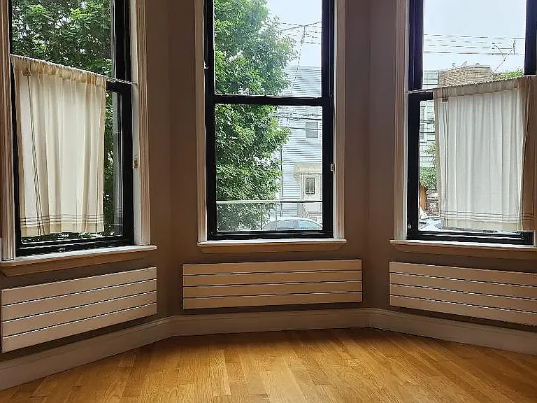54 Hausman St #1A — Photo 12