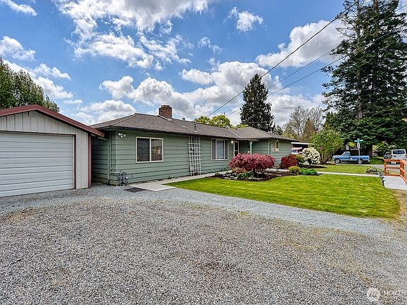 3rd image of 1724 Sunset Drive