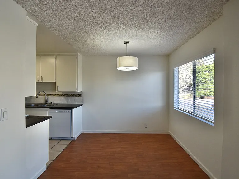 12241 Burbank Blvd — Photo 7