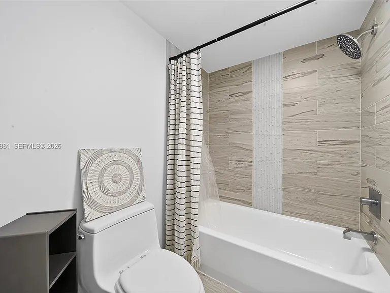 265 SE 10th St #1C — Photo 16