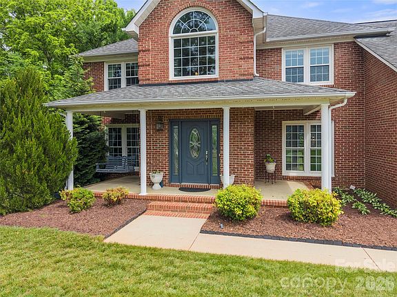 4th image of 1125 Saddle Dr