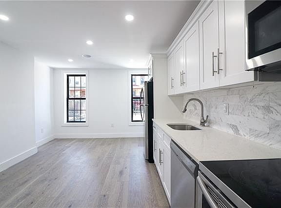 3rd image of 123 Essex St
