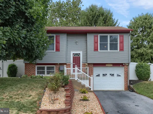 1320 Jill Ann Dr, Lebanon, PA 17042