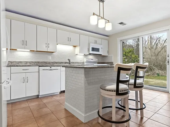 5 Saint Anthonys Ln #A, Gloucester, MA 01930