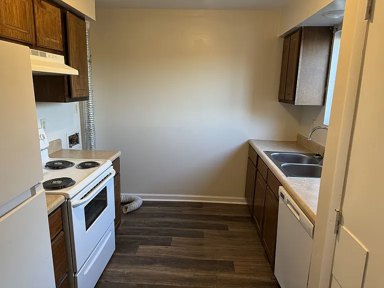 Pine Villa Town Houses — Photo 13
