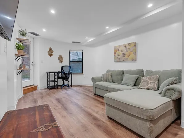 84 Gainsborough St Unit 4W, Boston, MA 02115
