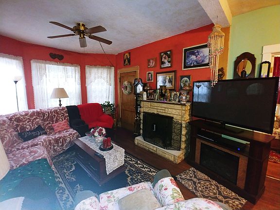 3rd image of 3048 W Addison St