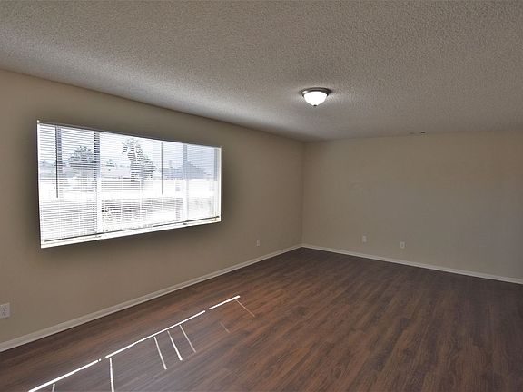 3rd image of 25497 Yolanda Ave