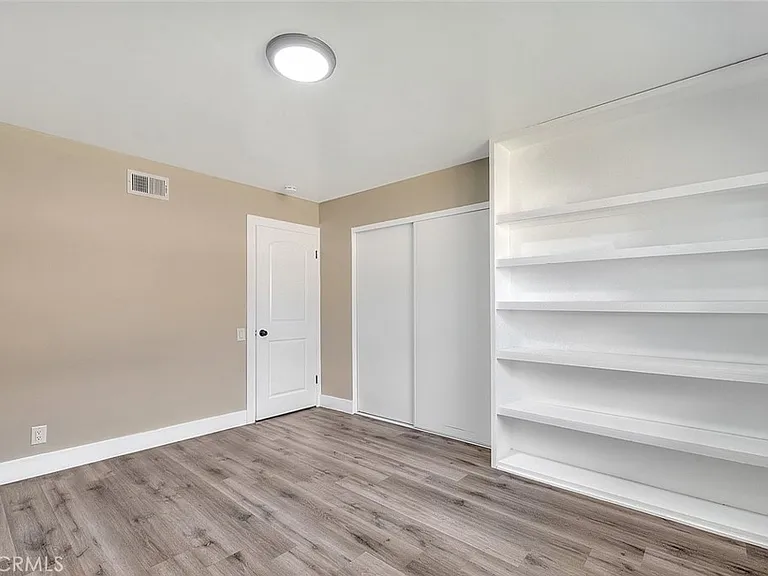 340 W Caroline St — Photo 11