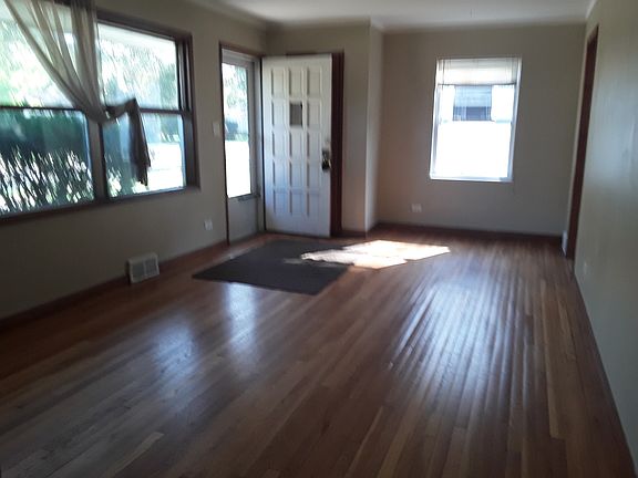 2nd image of 140 S Seymour Ave