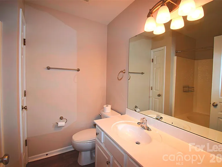 1077 Woodglen Ln — Photo 9
