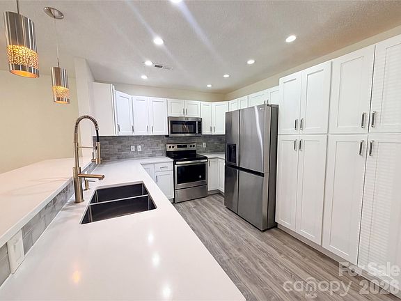 2nd image of 6032 Briggs Dr