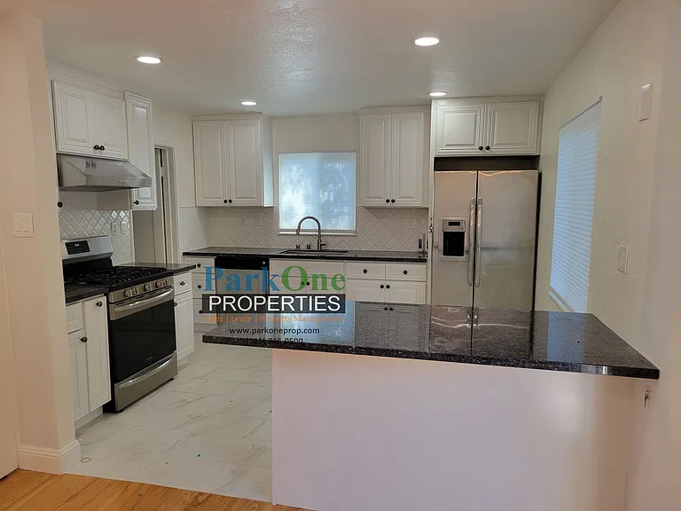 1867 Poplar Dr — Photo 2