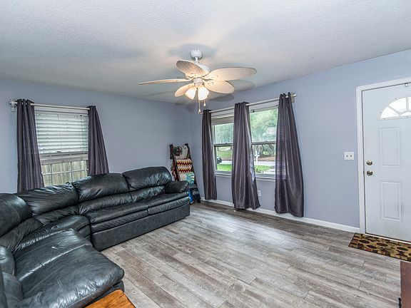 3rd image of 110 Chalmers Ln