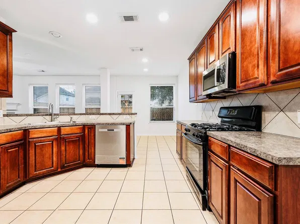 2032 Creek Shore Ln, Pearland, TX 77581