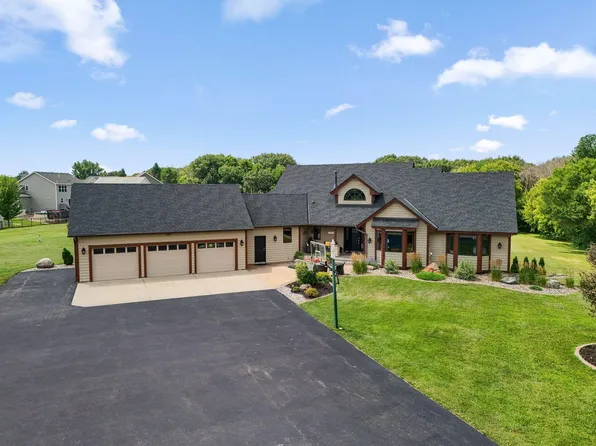 2400 Jennifer Ln, Shakopee, MN 55379