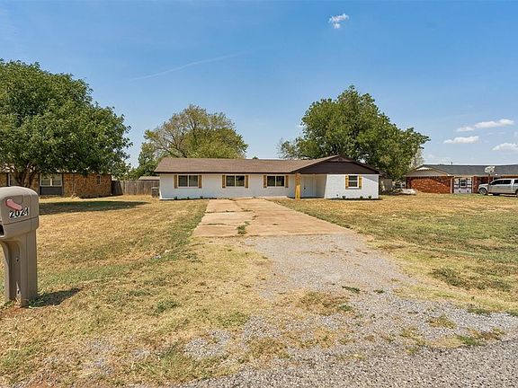3rd image of 2024 E Robberts Ave