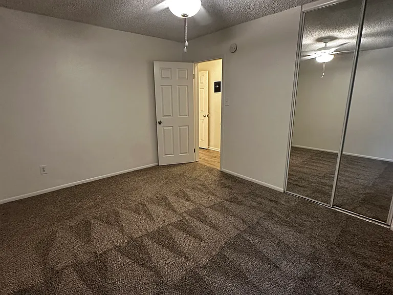 Courtyard Square Apartments — Photo 52