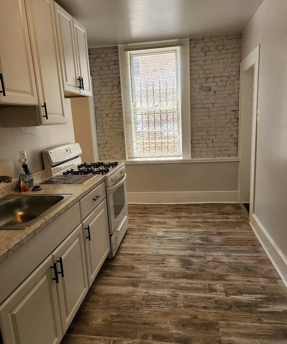 2 bed, 900 sqft, $1,400 — Photo 3