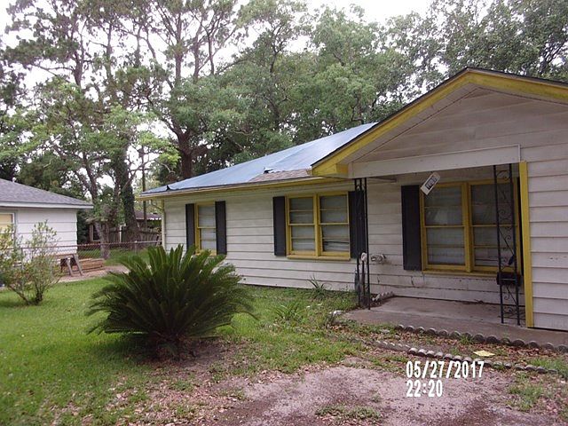 1st image of 1002 W Camp Cir