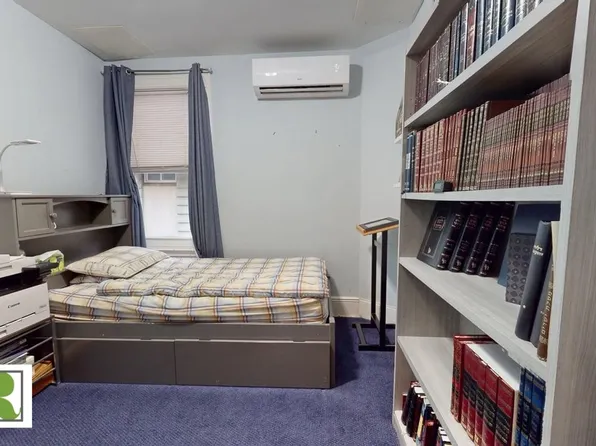 941 East 15th Street image 11 of 15