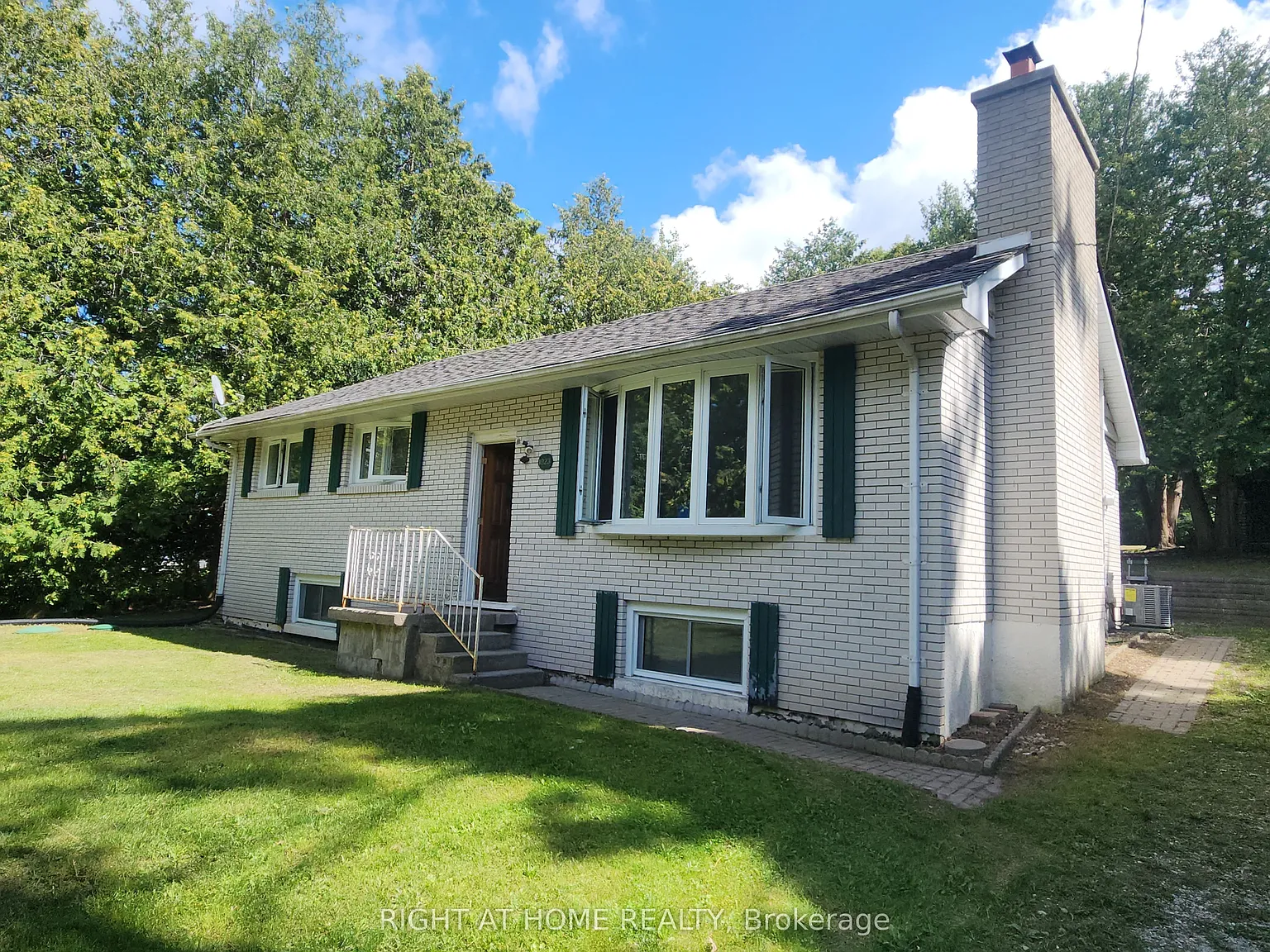 4 bed, $2,800 — Photo 3